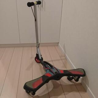 キックボード ハンドルブレーキ付き おしりフリフリ遊具の画像
