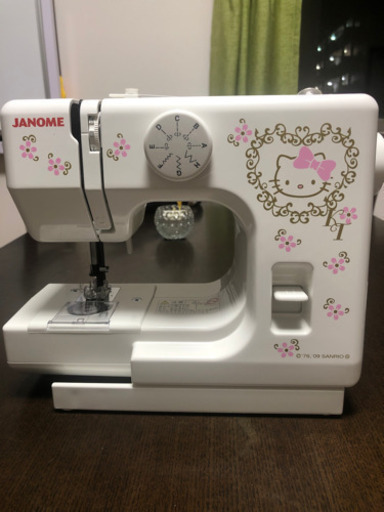 値下げ再投稿ハローキティ 電動ミシン コンパクト KT-35