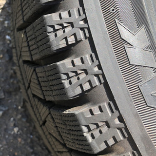 そろそろ廃棄しちゃいます。スタッドレスタイヤ美品　4本セット　1本5000円の画像