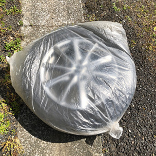 そろそろ廃棄しちゃいます。スタッドレスタイヤ美品　4本セット　1本5000円の画像