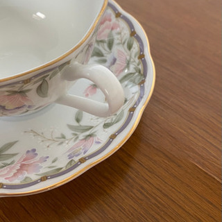 NARUMI  花柄のカップ＆ソーサーの画像