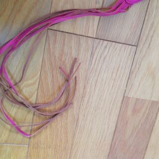 ピンク色のベルトの画像