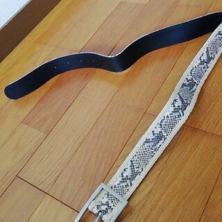 パイソン柄　ベルトの画像
