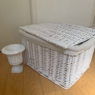 蓋つき白いカゴ　ビーカンパニーアンティーク