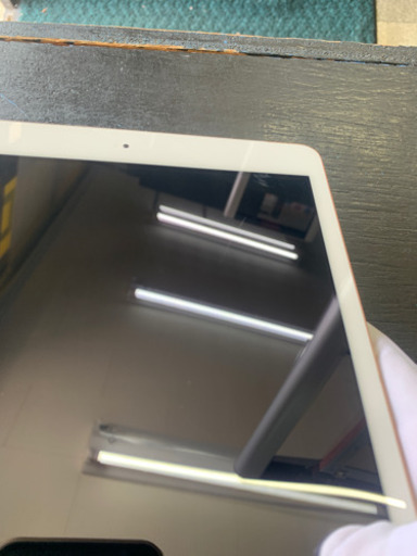 【SIMフリー】au iPad 第7世代 32GB ゴールド MW6D2J/A 2021/05/03