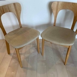 ダイニングテーブルと椅子2脚