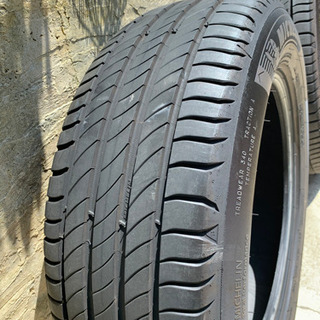 値下げしました[走行距離1,000キロ程度残9部山以上] Michelin 215 60 R 15 [中古タイヤ] 双方中間地域にて受け渡し可能