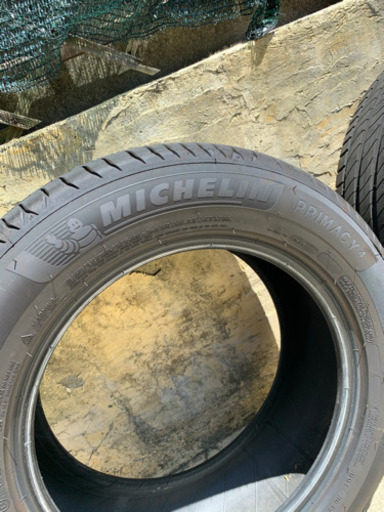 値下げしました[走行距離1,000キロ程度残9部山以上] Michelin 215 60 R 15 [中古タイヤ] 双方中間地域にて受