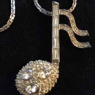 ヴィンテ－ジものラインスト－ンの音符型時計のペンダント値下げしました。の画像