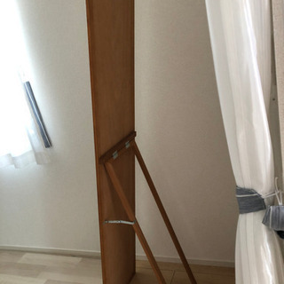 木製フレームの姿見鏡の画像