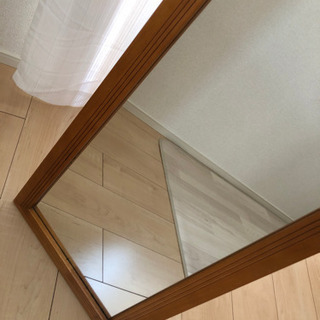 木製フレームの姿見鏡の画像