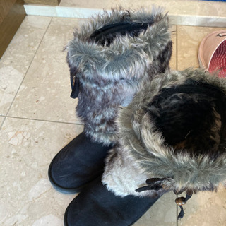 ファー付きブーツ