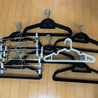 【約7,500円 → 500円に値下げ！】ハンガー3種・計80本の画像