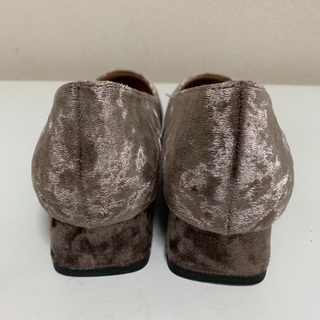 【新品未使用】ベロアパンプス ポインテッドトゥ ブラウン Lサイズの画像