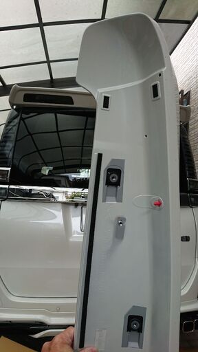 ヴォクシー煌Ⅲ 純正リアスポイラー ホワイトパールクリスタルシャイン 新品 更に値下げ