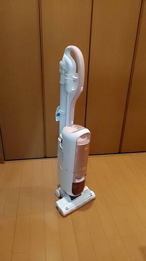 SHARP　ピンクと白がかわいい♡サイクロン掃除機（クリーナー）2008年式　EC-ST7-P