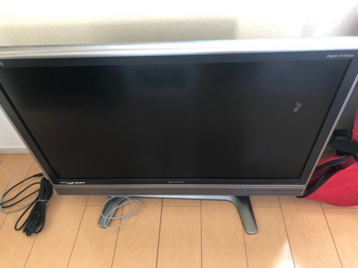 テレビ 37型　AQUOS