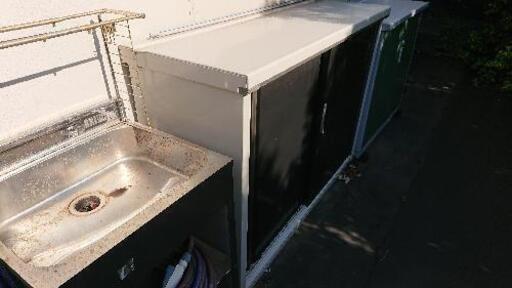 物置(扉黒色,ﾀﾃ58㎝,ﾖｺ152㎝,高さ110㎝)\n    タクボ M-155D WK