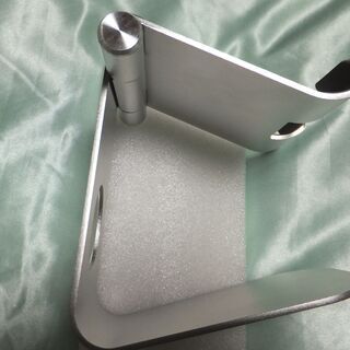 iPad／iPhone／卓上スタンド(アルミ製)の画像