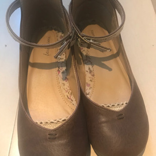 女性物　足首にバックルをつけるタイプ