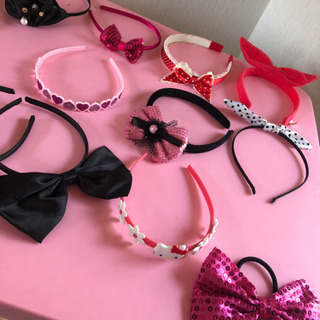 カチューシャ17点とリングなどの画像