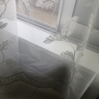 カーテンの画像