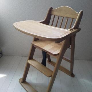 木製ベビーハイチェアの画像