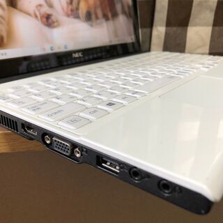 彡Ａランク１３．３インチ・バッテリー＆キーボード新品・超高速ｉ７第三/ＮＥＣ新品ＳＳＤ２４０ＧＢ/エクストラホワイトWin10 64bit/Office2019付/メモリ４GＢ/無線/DVD・ＣＤ再生ソフト付　No.2112001の画像