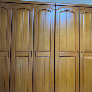 ナチュラルウッドのクローゼットの画像