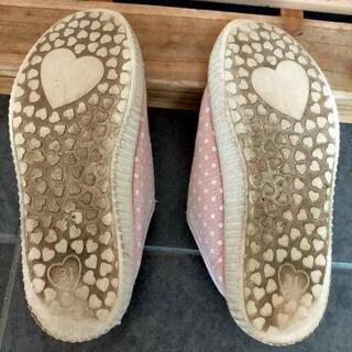 H＆M　ドット柄ピンクのスニーカーの画像