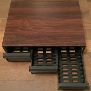 【カセットケース　2つ📼差し上げます】木製でしっかりしています。の画像