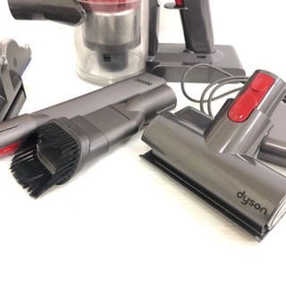 ☺️ dyson v8 fluffy SV10☺️アタッチメント多数 充電器付きの画像