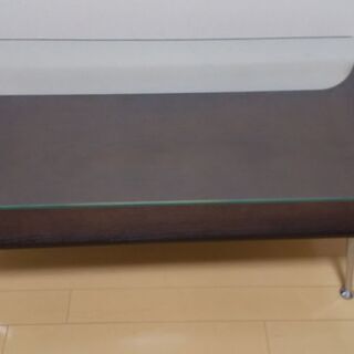 【中古、土日祝日、引き取り、要車両】小型リビングテーブル　ガラス（下段に木製収納スペースあり）の画像