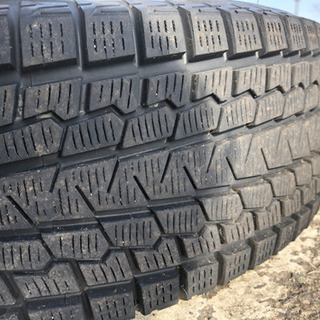 ★セール★スタッドレスタイヤ　215/70R16