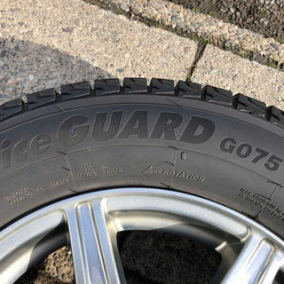 ★セール★スタッドレスタイヤ　215/70R16