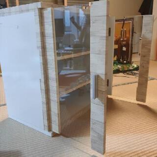 三段棚 ガラス扉付 高59✖️横60✖️奥行35センチの画像