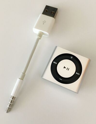 Apple iPod shuffle (第 4 世代)  2GB シルバー