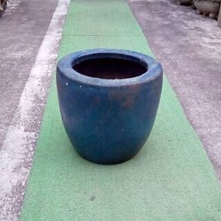 小さい火鉢　青色　直径25センチ