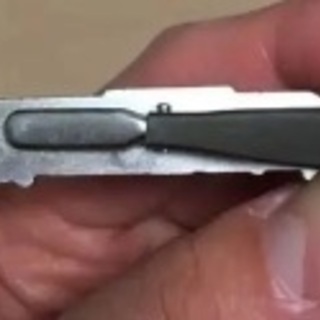電車型ネクタイピンの画像