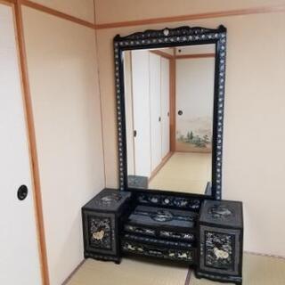 ラデンの漆の鏡台の画像