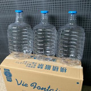 ウォーターサーバー空の容器　8L 3個で100円