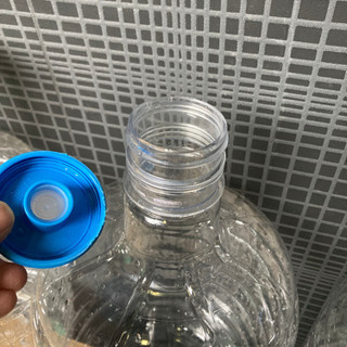 ウォーターサーバー空の容器　8L 3個で100円の画像