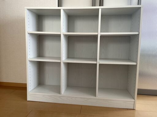 【売ります】たくさん本が入る本棚。使用感少なめでキレイな外観です。