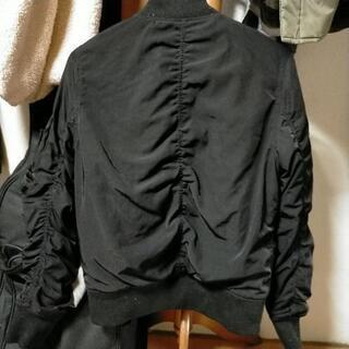 MA1タイプ 厚手のジャケットの画像