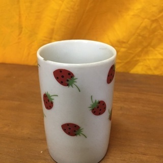 昭和レトロ　湯呑みカップ(いちご柄)アンティークの画像