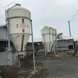 オールステンレス飼料保管ボトル