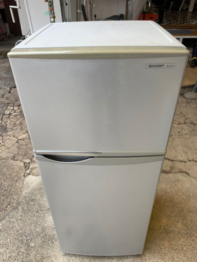 【リサイクルショップ八光　安心の1か月保証　配達設置ok】シャープ SHARP SJ-H12W-S [直冷式冷蔵庫 （118L・右開き） 2ドア シルバー系]