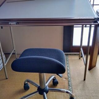製図台とチェアー　学生さんや資格取得受験生の方へ　取引中です。