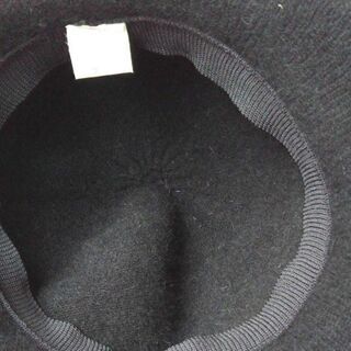 黒ニット帽子の画像
