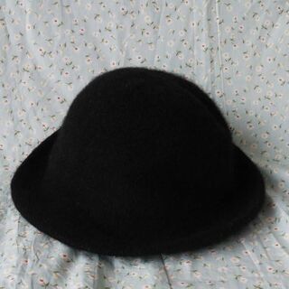 黒ニット帽子の画像